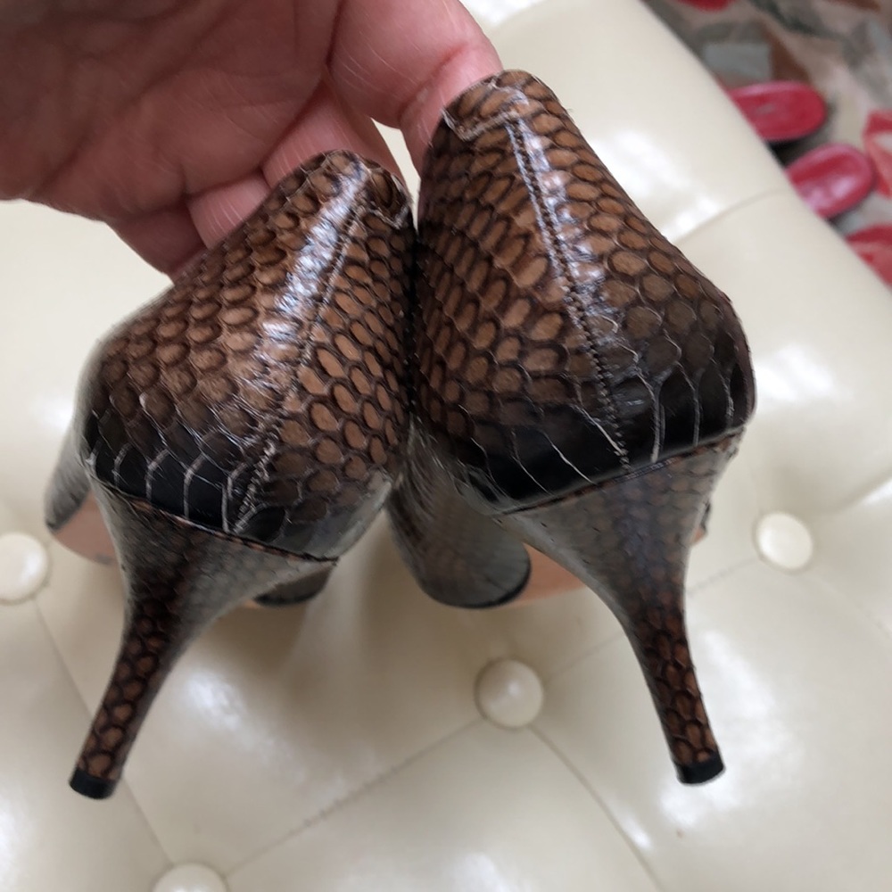 Vince Camuto all leather pump heel shoe, size 7.5 - Picture 5 of 11